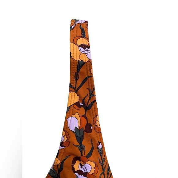 NWT! Aritzia Babaton V-Neck One Piece Swimsuit - Picture 10 of 15